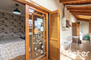 Casa à venda com 300m², 3 dormitórios, 1 suíte, 4 vagas, no bairro Espírito Santo em Porto Alegre