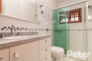 Casa à venda com 300m², 3 dormitórios, 1 suíte, 4 vagas, no bairro Espírito Santo em Porto Alegre