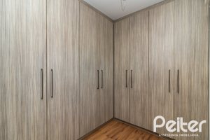 Casa à venda com 300m², 3 dormitórios, 1 suíte, 4 vagas, no bairro Espírito Santo em Porto Alegre