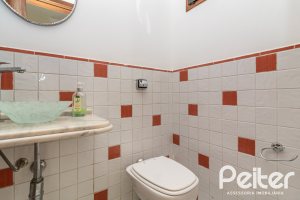 Casa à venda com 300m², 3 dormitórios, 1 suíte, 4 vagas, no bairro Espírito Santo em Porto Alegre