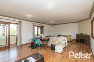 Casa à venda com 300m², 3 dormitórios, 1 suíte, 4 vagas, no bairro Espírito Santo em Porto Alegre