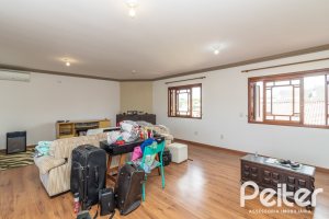 Casa à venda com 300m², 3 dormitórios, 1 suíte, 4 vagas, no bairro Espírito Santo em Porto Alegre