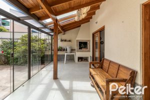 Casa à venda com 300m², 3 dormitórios, 1 suíte, 4 vagas, no bairro Espírito Santo em Porto Alegre