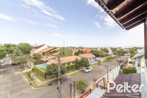Casa à venda com 300m², 3 dormitórios, 1 suíte, 4 vagas, no bairro Espírito Santo em Porto Alegre