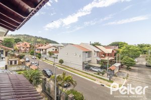 Casa à venda com 300m², 3 dormitórios, 1 suíte, 4 vagas, no bairro Espírito Santo em Porto Alegre