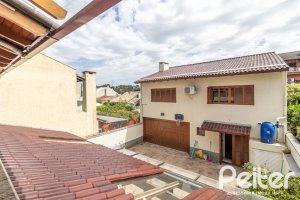 Casa à venda com 300m², 3 dormitórios, 1 suíte, 4 vagas, no bairro Espírito Santo em Porto Alegre