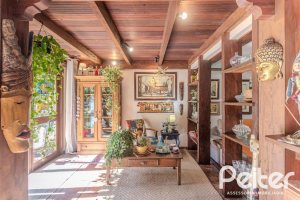 Casa em Condomínio à venda com 220m², 3 dormitórios, 1 suíte, 3 vagas, no bairro Ipanema em Porto Alegre