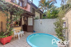 Casa em Condomínio à venda com 220m², 3 dormitórios, 1 suíte, 3 vagas, no bairro Ipanema em Porto Alegre