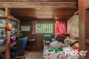 Casa em Condomínio à venda com 220m², 3 dormitórios, 1 suíte, 3 vagas, no bairro Ipanema em Porto Alegre