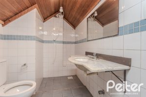 Casa em Condomínio à venda com 220m², 3 dormitórios, 1 suíte, 3 vagas, no bairro Ipanema em Porto Alegre