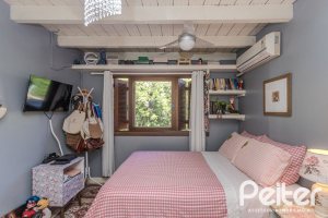 Casa em Condomínio à venda com 220m², 3 dormitórios, 1 suíte, 3 vagas, no bairro Ipanema em Porto Alegre