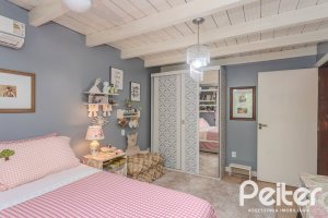 Casa em Condomínio à venda com 220m², 3 dormitórios, 1 suíte, 3 vagas, no bairro Ipanema em Porto Alegre