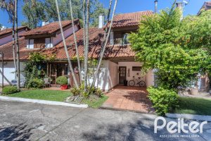 Casa em Condomínio à venda com 220m², 3 dormitórios, 1 suíte, 3 vagas, no bairro Ipanema em Porto Alegre