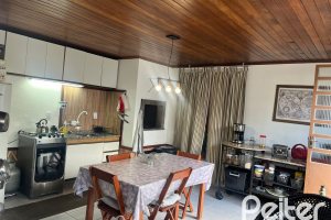 Casa à venda com 155m², 3 dormitórios, 3 vagas, no bairro Ipanema em Porto Alegre