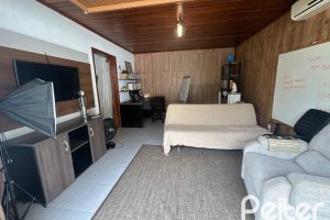 Casa à venda com 155m², 3 dormitórios, 3 vagas, no bairro Ipanema em Porto Alegre