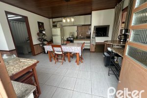 Casa à venda com 155m², 3 dormitórios, 3 vagas, no bairro Ipanema em Porto Alegre