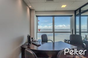 Comercial à venda com 40m², 1 vaga, no bairro Cristal em Porto Alegre