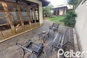 Casa à venda com 357m², 3 dormitórios, 1 suíte, 4 vagas, no bairro Tristeza em Porto Alegre