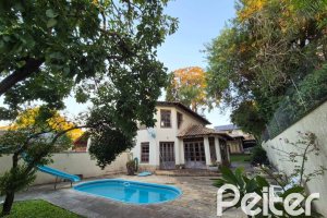 Casa à venda com 357m², 3 dormitórios, 1 suíte, 4 vagas, no bairro Tristeza em Porto Alegre