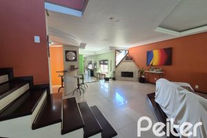 Casa à venda com 357m², 3 dormitórios, 1 suíte, 4 vagas, no bairro Tristeza em Porto Alegre