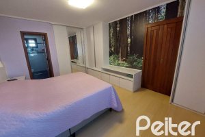Casa à venda com 357m², 3 dormitórios, 1 suíte, 4 vagas, no bairro Tristeza em Porto Alegre