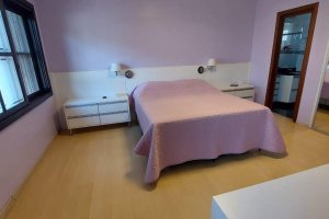 Casa à venda com 357m², 3 dormitórios, 1 suíte, 4 vagas, no bairro Tristeza em Porto Alegre