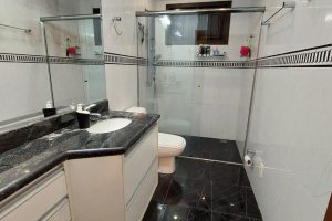 Casa à venda com 357m², 3 dormitórios, 1 suíte, 4 vagas, no bairro Tristeza em Porto Alegre