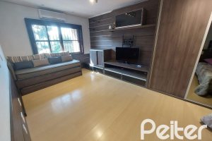 Casa à venda com 357m², 3 dormitórios, 1 suíte, 4 vagas, no bairro Tristeza em Porto Alegre