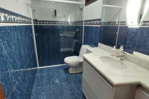 Casa à venda com 357m², 3 dormitórios, 1 suíte, 4 vagas, no bairro Tristeza em Porto Alegre