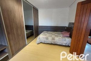 Casa à venda com 357m², 3 dormitórios, 1 suíte, 4 vagas, no bairro Tristeza em Porto Alegre