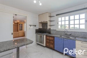 Casa à venda com 225m², 4 dormitórios, 4 suítes, 4 vagas, no bairro Espírito Santo em Porto Alegre