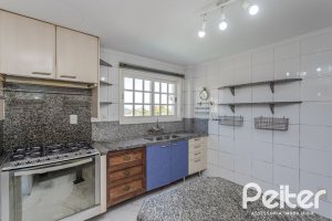 Casa à venda com 225m², 4 dormitórios, 4 suítes, 4 vagas, no bairro Espírito Santo em Porto Alegre