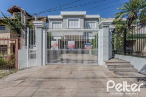 Casa à venda com 225m², 4 dormitórios, 4 suítes, 4 vagas, no bairro Espírito Santo em Porto Alegre