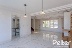 Casa à venda com 225m², 4 dormitórios, 4 suítes, 4 vagas, no bairro Espírito Santo em Porto Alegre