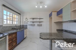 Casa à venda com 225m², 4 dormitórios, 4 suítes, 4 vagas, no bairro Espírito Santo em Porto Alegre