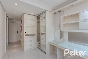 Casa à venda com 225m², 4 dormitórios, 4 suítes, 4 vagas, no bairro Espírito Santo em Porto Alegre