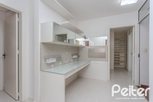 Casa à venda com 225m², 4 dormitórios, 4 suítes, 4 vagas, no bairro Espírito Santo em Porto Alegre