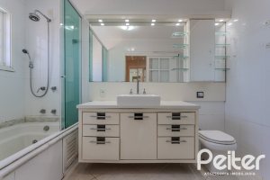 Casa à venda com 225m², 4 dormitórios, 4 suítes, 4 vagas, no bairro Espírito Santo em Porto Alegre