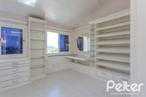 Casa à venda com 225m², 4 dormitórios, 4 suítes, 4 vagas, no bairro Espírito Santo em Porto Alegre