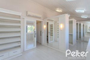 Casa à venda com 225m², 4 dormitórios, 4 suítes, 4 vagas, no bairro Espírito Santo em Porto Alegre