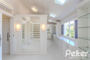 Casa à venda com 225m², 4 dormitórios, 4 suítes, 4 vagas, no bairro Espírito Santo em Porto Alegre
