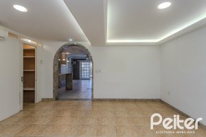 Casa à venda com 225m², 4 dormitórios, 4 suítes, 4 vagas, no bairro Espírito Santo em Porto Alegre