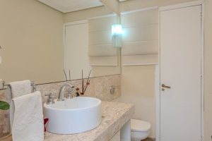 Casa à venda com 265m², 3 dormitórios, 3 suítes, 4 vagas, no bairro Ipanema em Porto Alegre