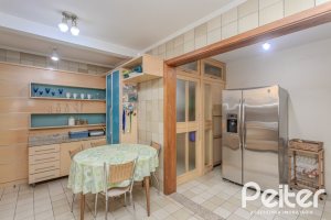 Casa à venda com 265m², 3 dormitórios, 3 suítes, 4 vagas, no bairro Ipanema em Porto Alegre