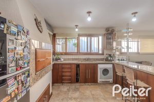 Casa à venda com 265m², 3 dormitórios, 3 suítes, 4 vagas, no bairro Ipanema em Porto Alegre