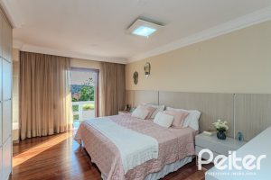 Casa à venda com 265m², 3 dormitórios, 3 suítes, 4 vagas, no bairro Ipanema em Porto Alegre