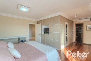 Casa à venda com 265m², 3 dormitórios, 3 suítes, 4 vagas, no bairro Ipanema em Porto Alegre