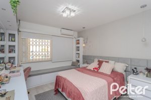 Casa à venda com 265m², 3 dormitórios, 3 suítes, 4 vagas, no bairro Ipanema em Porto Alegre