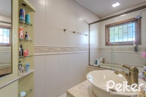 Casa à venda com 265m², 3 dormitórios, 3 suítes, 4 vagas, no bairro Ipanema em Porto Alegre