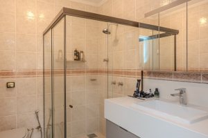 Casa à venda com 265m², 3 dormitórios, 3 suítes, 4 vagas, no bairro Ipanema em Porto Alegre